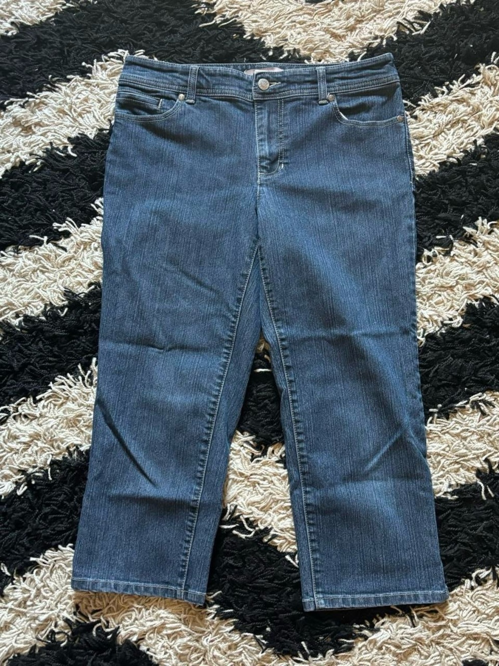 Chico’s Medium Wash Denim Mid Rise 0.5 Crop Jean Capris Women’s 15” Waist